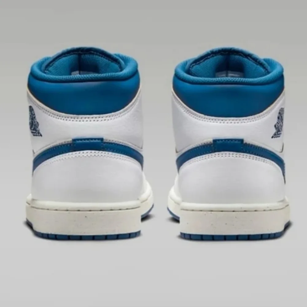 Air Jordan 1 Mid SE Sneakers White/Sail/Industrial Blue